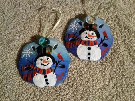 Sand Dollar Ornaments, Dollar Gifts, Christmas Shells, Painted Sand Dollars, Sand Dollar Craft, Dollar Art, Sand Dollar Art, Painted Seashells, Sand Dollar Ornament