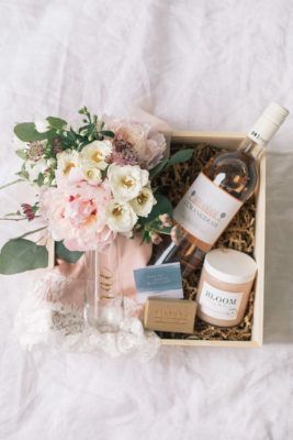 Will You Be My Maid Of Honor Gift Boxes. Glasses by Cambride Avenue Design. Dulang Hantaran, Tulle Bridesmaid Dresses, Website Photography, Made Of Honor, Be My Maid Of Honor, Bridal Boxes, Tulle Bridesmaid, Maid Of Honor Gift, Diy Gift Baskets