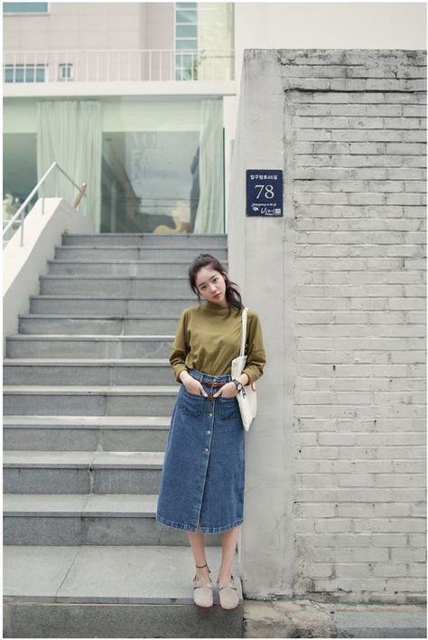 Outfit Rok, Cute Hipster Outfits, Kore Ulzzang, Korean Fashion Ideas, Long Outfit, Denim Street Style, Korean Fashion Outfits, Trendy Skirts, Korean Fashion Trends