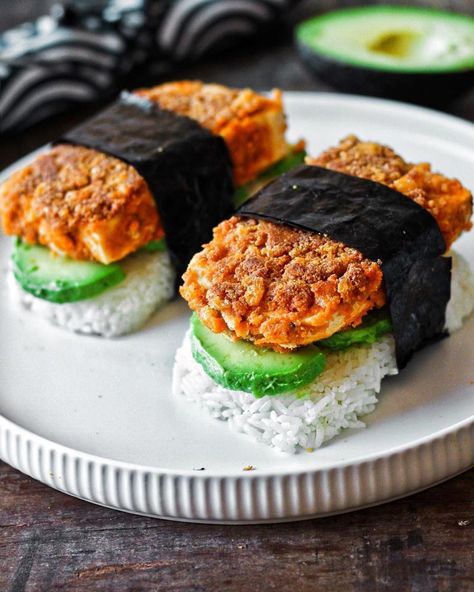 Tofu Musubi, Rice Sandwich, Vegan Chipotle, Vegan Dinner Recipes Easy, Vegan Rice, Vegan Tofu, Vegan Sushi, Vegan Asian, Sushi Sandwich