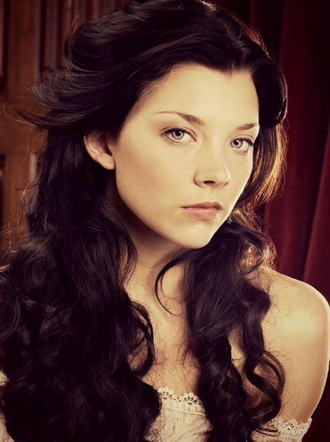 Natalie Dormer as Anne Boleyn  -- promoshoot for season 1 Natalie Dormer Anne Boleyn, Margaery Tyrell, Natalie Dormer, Anne Boleyn, Girl Crushes, Look At You, Dark Hair, Black Hair, Game Of Thrones