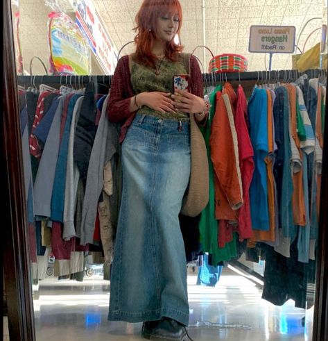 Y2k Outfits Long Jean Skirts, Y2k Long Denim Skirt Outfit, Long Denim Skirt Grunge, Jeans Skirt From Old Jeans, Maxi Jean Skirt Outfits Y2k, Grunge Jean Skirt Outfits, 80s Denim Skirt Outfit, Y2k Maxi Skirt Outfit, Tie Dye Outfits Aesthetic