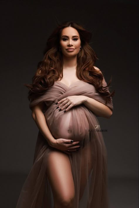 Tulle Fashion, Studio Maternity Shoot, Maternity Studio Photoshoot, Studio Maternity Photos, Maternity Posing, Maternity Photography Studio, Couple Pregnancy Photoshoot, Maternity Photoshoot Outfits, Maternity Photography Poses Pregnancy Pics