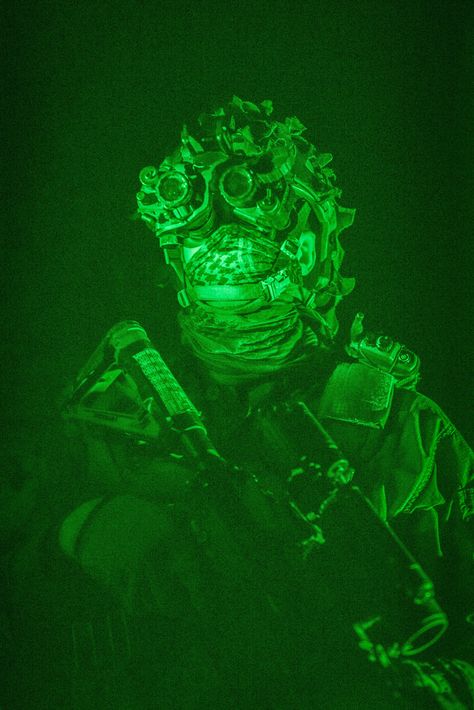 Soldier from Telemark battalion, with night vision goggles Night Vision Wallpaper, Night Vision Aesthetic, Keegan Russ, Ghost Mode, 715 Team, Indian Army Special Forces, Ghost Soldiers, Special Forces Gear, Military Aesthetic