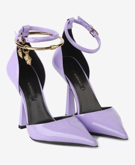 Versace Heels, Dr Shoes, Shoes Heels Classy, Versace Shoes, Nails Home, Jewelry Nails, Fancy Shoes, Girly Shoes, Aesthetic Shoes