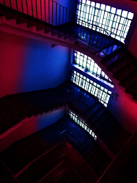 Red And Blue Stage Lighting, Blue And Red Aesthetic Outfit, Doofy Scary Movie, Blue And Red Aesthetic, Red Blue Aesthetic, Light Stairs, Comfort Aesthetic, Dorothy Gale, Neon Noir