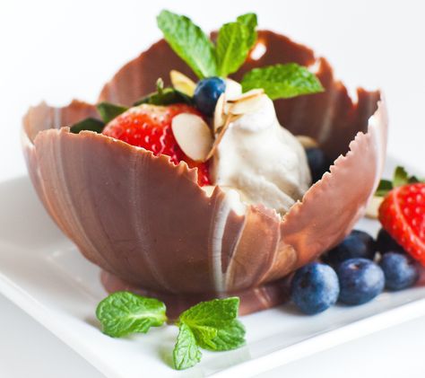 Marbled Chocolate Dessert Bowls - Tatyanas Everyday Food Marbled Chocolate, Caramel Mousse, Chocolate Bowls, Rich Chocolate Cake, Dessert Bowl, Easter Eggs Chocolate, Decadent Cakes, Catering Food, Fancy Desserts