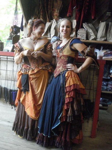 Maryland 2011 Bar Maiden Costume, Mermaid Ren Faire Costume, Renisance Fair Outfit, Rennaisance Outfits, Moresca Clothing, Renn Faire, Ren Faire Outfits, Ren Faire Costume, Medieval Garb