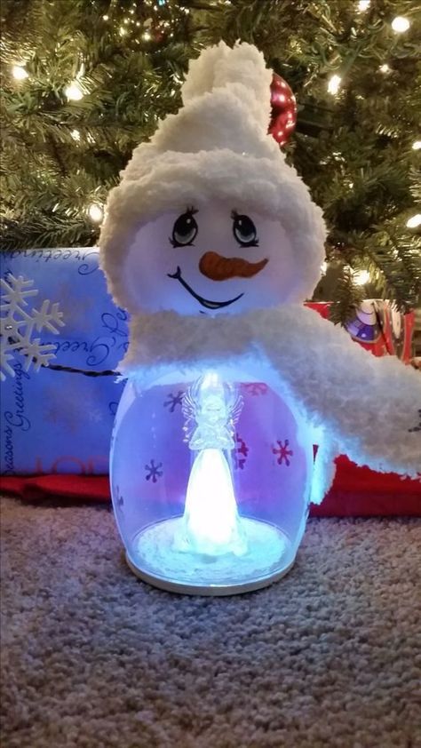 Snowman Christmas Crafts, Snowman Globe, Jar Snowman, Lighted Snowman, Fun Winter Crafts, Snowman Crafts Diy, Painted Snowman, Fun Christmas Activities, Pickle Jar