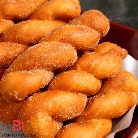 Cinnamon twisted donuts Twist Donut, Fried Donuts, Cinnamon Twists, Handheld Mixer, Donut Recipe, Donuts Recipe, Clean Plates, Easy Cinnamon, Cinnamon Powder