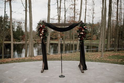 Wedding Arch Black And Gold, Goth Wedding Aisle, Gothic Wedding Archway, Wedding Flower Arbor Ideas, Black Archway Wedding, Dark And Moody Wedding Arch, Black Wedding Arch Ideas, Black Wedding Background, Goth Wedding Arch