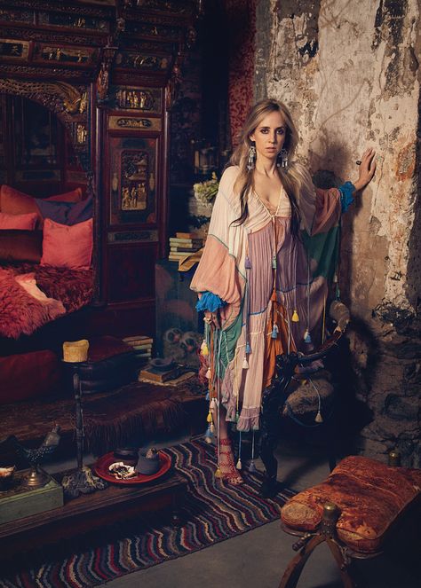 Suki Waterhouse, Margherita Missoni and More Beautiful Homes Photos | W Magazine - Hope Atherton ~ETS #bohemians Victorian Bohemian Decor, Boho Chic Interior Design, Boho Chic Interior, Haute Bohemian, Victorian Nightgown, Suki Waterhouse, W Magazine, Live Beautifully, Bohemian Decor