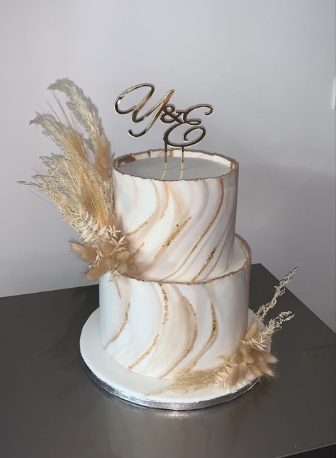 3 Cakes In One White Gold And Silver Birthday Cake, Beige Bday Cake, Brown And White Wedding Cake, 18th Birthday Cake Elegant, White And Gold Bday Cake, White And Gold Engagement Cake, White And Gold Marble Cake, Cakes Simple Design, White And Gold Cake Simple