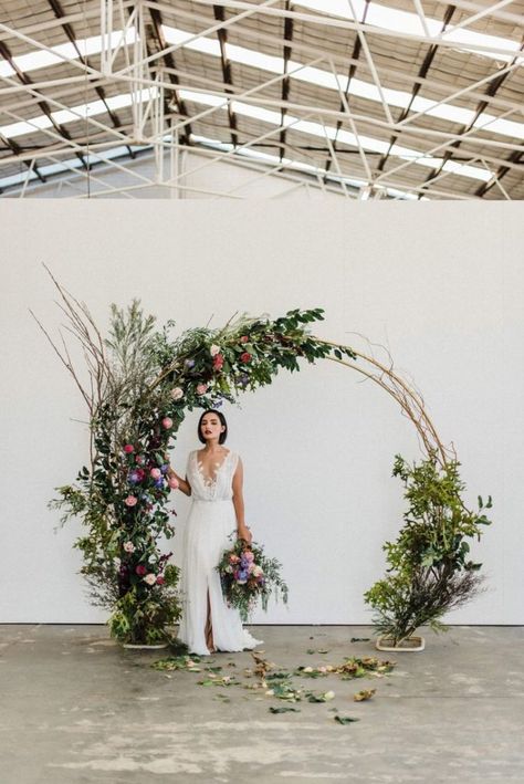 Elegant, modern floral wedding backdrop ideas., a theme for 2019. We love nature, so will incorporate this into a future styled shoot! Rustic Wedding Decorations, Wedding Ceremony Ideas, The Golden Girls, Wedding Bows, Ceremony Backdrop, Floral Arch, Wedding Background, Wedding Cake Designs, Greenery Wedding