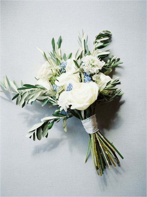 Simple Blue Wedding Bouquet, Civil Wedding Bouquet Simple, Minimal Bouquet Wedding, Ranunculus Bouquet White, Civil Wedding Bouquet, Minimal Bridal Bouquet, Minimal Wedding Bouquet, Minimalist Bridal Bouquet, Minimal Flower Bouquet