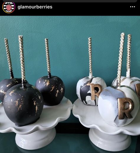 Black Candy Apples How To Make, Red And Black Candy Apples, Black And Gold Candy Apples, White Chocolate Caramel Apples, Black Poison Candy Apples, Gold Candy Apples, Customized Cookies, Caramel Apples Homemade, Gold Candy