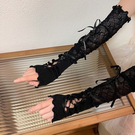 Sun Gloves, Lace Fingerless Gloves, Ripped Jeans Style, Lace Diy, Flower Sleeve, Ballet Fashion, Arm Sleeves, Lace Gloves, Fingerless Mittens