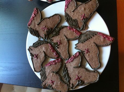 Dead horse head sugar cookies for The Godfather viewing and Italian themed feast! Godfather Cookies, Cookie Designs, Horse Head, The Godfather, Tea Room, Gingerbread Cookies, Sugar Cookies, Tea Party, Gingerbread