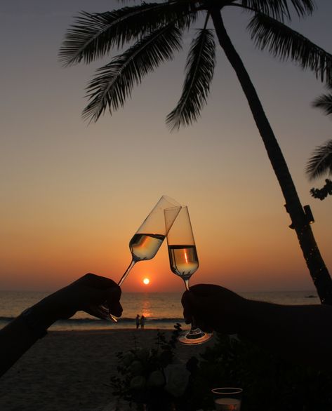 Cheers to the perfect harmony of nature's masterpiece - a breathtaking sunset dipping into the calm sea while indulging in a glass of wine, savoring the moments that make life truly special. Tonight, I bid farewell to a remarkable day, grateful for the magic that surrounds us at Beach Restaurant by The Surin Phuket.⁠ ⁠ #thesurinphuket #luxuryhotel #luxuryresort #DesignHotels #panseabeach #phuket #thailand⁠ #beachvibe #phuketbeach Thailand Restaurant, Sunset Restaurant, Poolside Dining, Romantic Candle Light Dinner, Sunset Dinner, Beach Dinner, Calm Sea, Beach Restaurant, Beach Bbq