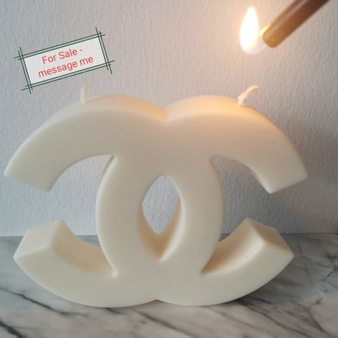 Chanel logo Candle Diy Chanel Candle, Chanel Candles, Luxury Things, Chill Pill, Chanel Logo, Protective Packaging, Best Candles, White Candles, White Box