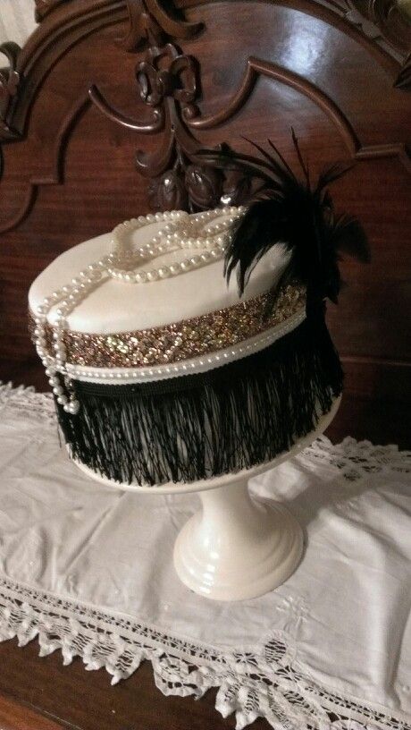 1920s cake 1920s Cake, Great Gatsby Cake, Roaring 20s Birthday Party, Gatsby Cake, Roaring 20s Birthday, New Years Eve Party Ideas, Gatsby Birthday Party, Art Deco Cake, Harlem Nights