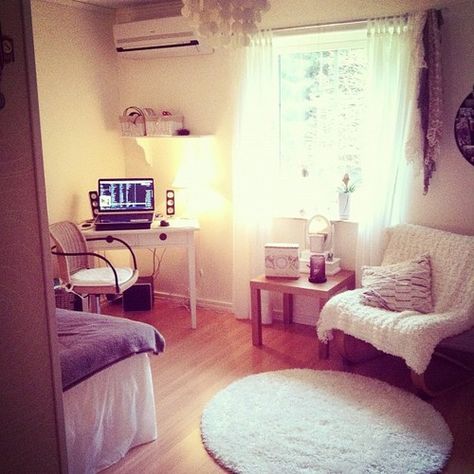 2010 Bedroom, Tumbler Room, 2014 Room, White Inspiration, Living Space Decor, Bedroom Desk, Simple Room, Apartment Life, Room Makeover Inspiration