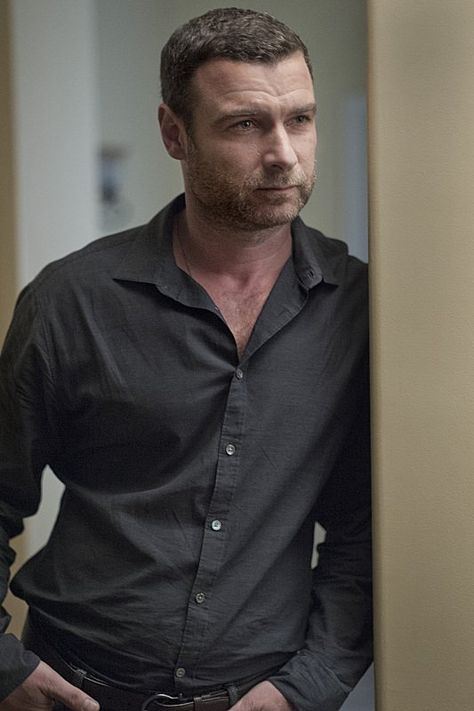 Liev Schreiber in Ray Donovan wearing tone on tone outfit. men's fashion and style. Victor Creed, Men Swag, Ray Donovan, Human Faces, Liev Schreiber, Attractive Guys, Handsome Actors, Most Beautiful Man, 50 Shades