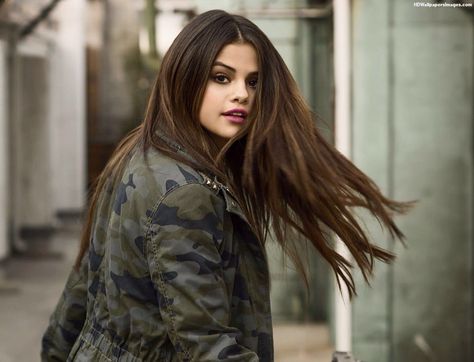 camouflage Selena Gomez Adidas, Selena Selena, Selena Gomez Photoshoot, Selena Gomez Outfits, Look Grunge, Adidas Wallpapers, Walking Down The Street, Selena Gomez Pictures, Selena Gomez Style