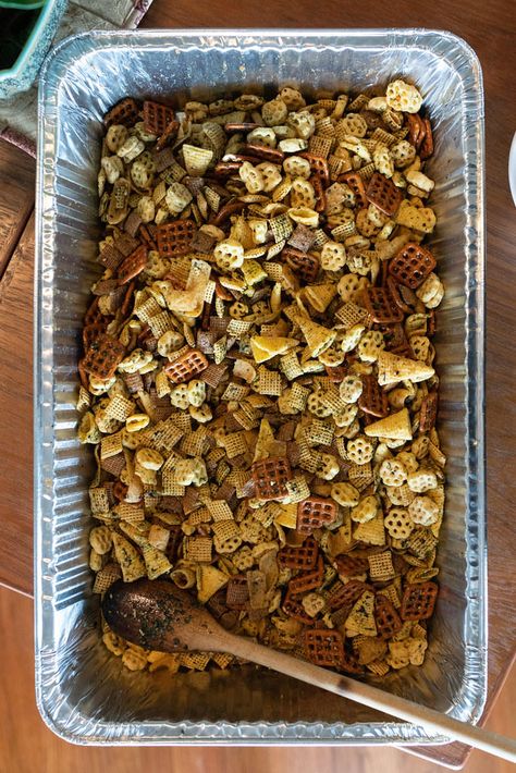 Chex Mix Hawaiian Style, Chex Snacks, Snacks Work, Hawaii Snacks, Salty Chex Mix, Hawaiian Cuisine, Chex Mix Recipes Sweet, Chex Mix Recipes Original, Snacks Homemade