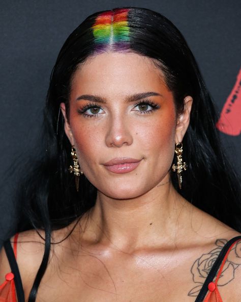 Halsey Makeup, Adriana Lima Hair, Pride Looks, Box Braid Ideas, Halsey Hair, Halsey Style, Invisible Thread, Month May, Faux Freckles