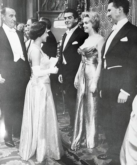 The True Story of How Marilyn Monroe Met Queen Elizabeth Elizabeth Queen Of England, Marilyn Monroe Life, Gentlemen Prefer Blondes, Marilyn Monroe Photos, Isabel Ii, Princess Margaret, Norma Jean, Joan Crawford, Norma Jeane