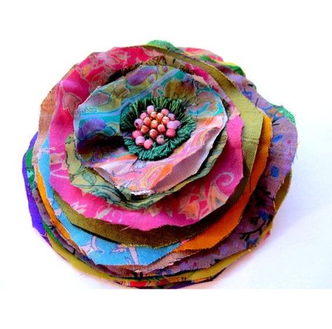 Fleurs Diy, Scrap Fabric Crafts, Fabric Flower Brooch, Fabric Brooch, Handmade Flowers Fabric, Cloth Flowers, Fabric Flowers Diy, Sari Silk, Fabric Beads