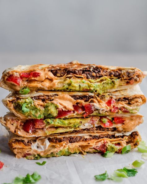 Vegan Crunchwrap, Rainbow Plant Life, Vegan Tortilla, Vegan Tacos Meat, Vegetarian Sandwich Recipes, Vegan Nachos Cheese, Crunchwrap Supreme, Nachos Recipe Easy, Lentil Tacos