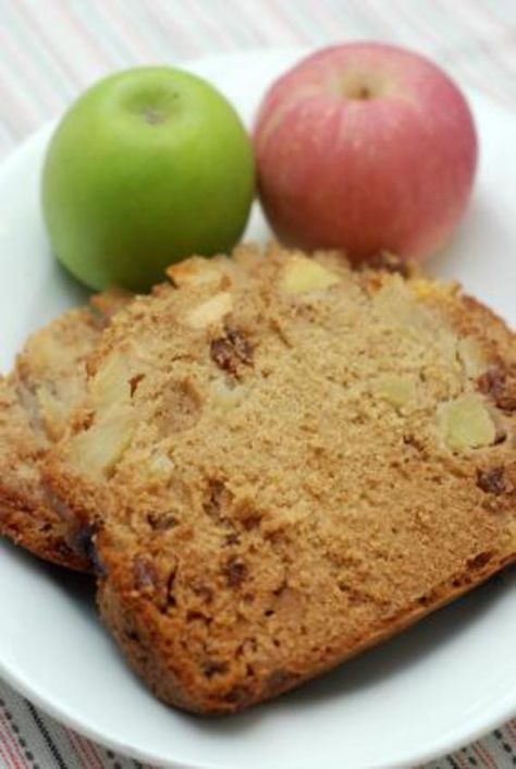 Warm, sweet, and nutty, this yummy vegan quick bread is the perfect treat for an… Vegan Quick Bread, Apple Quick Bread, Apple Bread Recipe, Vegan Bread Recipe, Apple Bread, Vegan Bread, Afternoon Snack, Spiced Apples, Whole Wheat Flour