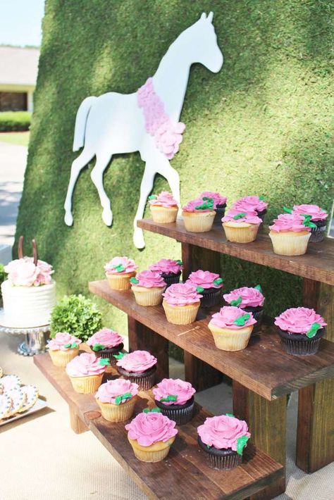 Claire's Big Kentucky Derby 2nd Birthday Party | CatchMyParty.com Kentucky Derby Baby Shower Ideas, Derby Birthday Party, Kentucky Derby Birthday Party, Kentucky Derby Birthday, Kentucky Derby Party Games, Kentucky Derby Theme, Kentucky Derby Themed Party, Kentucky Derby Party Ideas, Derby Party Ideas