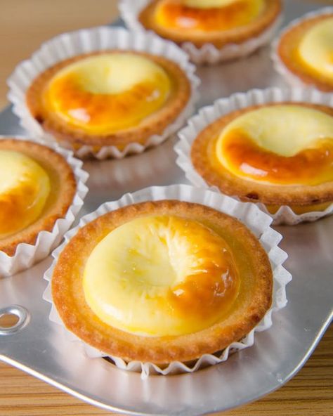 Easy Hokkaido Cheese Tart Recipe - Gimme Yummy Recipes Hokkaido Cheese Tart Recipe, Japanese Cheese Tart, Hokkaido Baked Cheese Tart, Cheese Tart Recipe, Bake Cheese Tart, Egg Tart Recipe, Mini Tart Recipes, Baked Dessert, Afternoon Tea Recipes