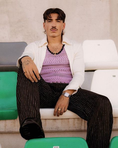 Héctor Bellerín (@hectorbellerin) • Instagram photos and videos Masc Aesthetic, Summer Fits Men, Men Streetwear Outfits, Soccer Men, Celebrity Inspired Outfits, Hector Bellerin, Football Fashion, Mens Outfit Inspiration, Summer Outfits Men