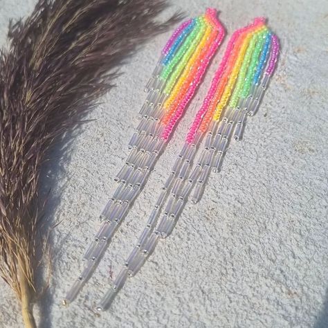 Elin Norén | Picking up beads for neon dusters 😜 One pair available ☺️ 🌷LINK IN BIO TO… | Instagram Neon Beaded Earrings, Fringed Earrings, Earrings Patterns, Beaded Earrings Patterns, Dusters, Earrings Beaded, April 13, Beaded Fringe, Big Earrings