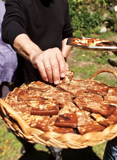 Torta Pisticcina (Chestnut Flour Tart) Recipe - Saveur.com    You can substitute blanched almond flour if you can't find chestnut flour, but the richness of chestnut flour is worth the effort of finding it. Chestnut Flour, Italian Sweets, Chestnut Recipes, French Dessert Recipes, French Dessert, French Desserts, Paleo Treats, Flour Recipes, Italian Desserts