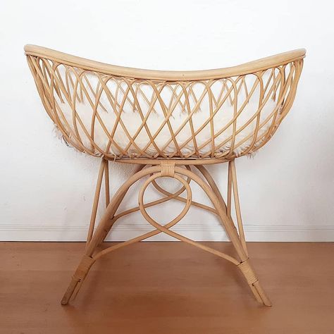 #Crib&Co #rattan #bassinet #nuseryinspo Rattan Crib, Wooden Bassinet, Rattan Bassinet, Home Worker, Vintage Rattan, Baby Bassinet, Baby Nursery Furniture, Rattan Furniture, Dutch Design