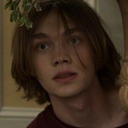 𝐿𝑜𝑜𝑘𝑖𝑛𝑔 𝑓𝑜𝑟 𝐴𝑙𝑎𝑠𝑘𝑎 🌼 Infp 4w5, Charlie Plummer, Sarah Lynn, Alaska Young, Arts Club, Looking For Alaska, Bathroom Walls, Character Aesthetics, Tv Movies