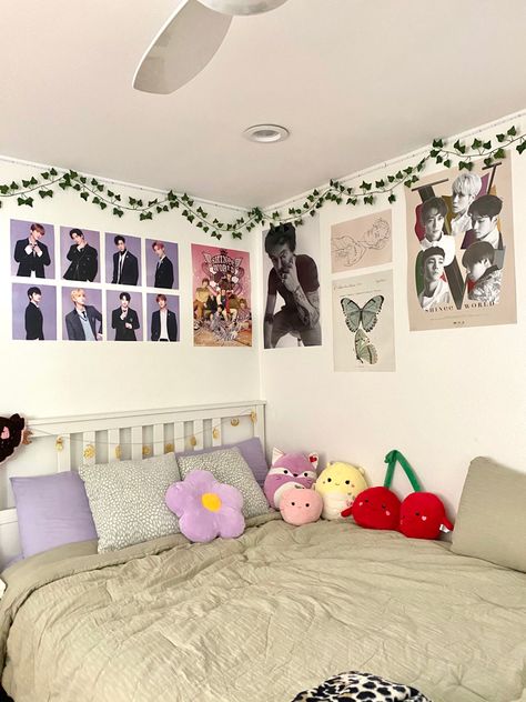 Danish Pastel Kpop Room, Room Ideas Aesthetic Lilac Walls, Korean Bedroom Aesthetic Purple, Room Ideas Aesthetic Anime And Kpop, Indie Room Decor, Pastel Room, Pinterest Room Decor, Indie Room, Dreamy Room