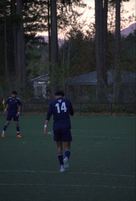 Edgar Playing Soccer, Guy Playing Soccer, Soccer Guys Aesthetic, Playing Soccer Aesthetic, Soccer Aesthetic Boy, Soccer Boys Aesthetic, Football Boys Aesthetic, Soccer Boy Aesthetic, Man Playing Football