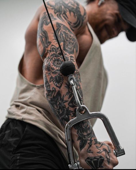 Mens Gym Tattoos, Traditional Gym Tattoo, Tattoo Ideas For Men Gym, Gym Related Tattoos For Men, Chinese Sleeve Tattoos, Traditional Leg Sleeve, Muscular Man With Tattoos, Traditional Tattoo Outline, Wrist Tattoos For Guys