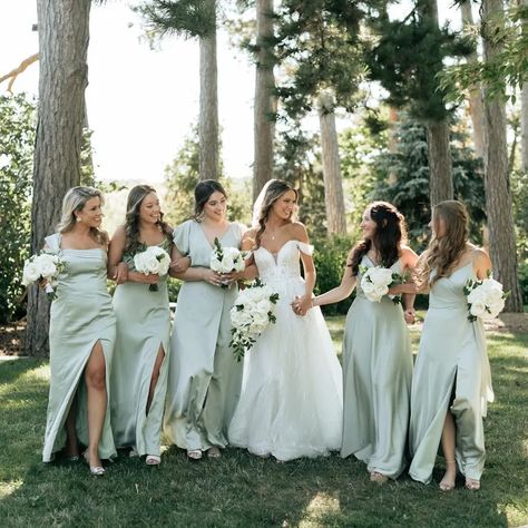 Mint Bridesmaid Dresses Long, Glamorous Wedding Venue, Sage Green Bridesmaid Dresses, Mint Green Bridesmaids, Sage Green Bridesmaid, Olive Green Bridesmaid Dresses, Mint Green Bridesmaid Dresses, Mint Bridesmaid, Spring Bridesmaid Dresses