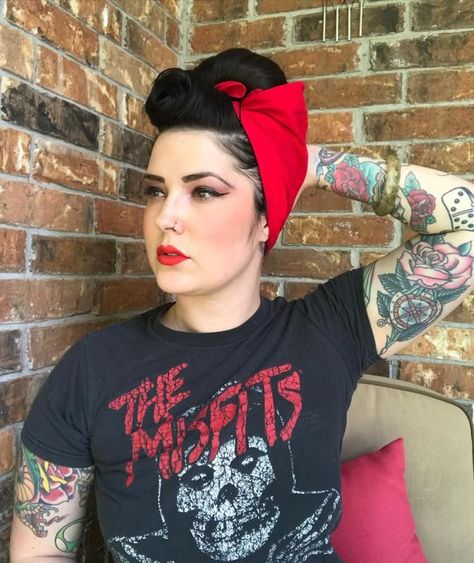 Bandana Hairstyles For Short Hair, Idea For Short Hair, Pin Up Girl Hairstyles, Pin Up Bandana, Aesthetic Hair Styles, Bandana Hairstyle, Cabelo Pin Up, Bandana Hairstyles Short, How To Tie Bandana