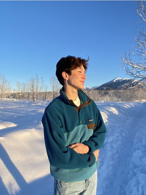 Men Patagonia Outfit, Vintage Outdoorsy Outfits, Guys Granola Style, Relaxed Men Outfits, Mountain Boy Aesthetic, Patagonia Quarter Zip Outfit, Mens Patagonia Outfit, Guy Winter Outfits, Granola Man