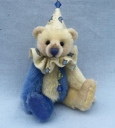 Mini Creations, Tiny Teddies, Bear Drawing, Cute Clown, Charlie Bears, Christmas Teddy Bear, Upcycle Sewing, Bear Outfits, Tiny Things