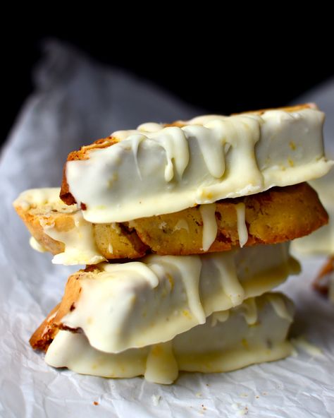 White Chocolate Biscotti, Best Biscotti Recipe, Lemon Biscotti, Lemon White Chocolate, Biscotti Recipes, Italian Biscotti, Italian Sweets, Chocolate Biscotti, Italian Biscuits