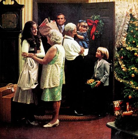 1970s Christmas memories: Relive the magic through these vintage images & videos 1 70s Christmas Aesthetic, 1970s Christmas, 1960s Christmas, 70s Christmas, Vintage Christmas Photos, Christmas Dreaming, Christmas Ad, Christmas Memories, Vintage Memory